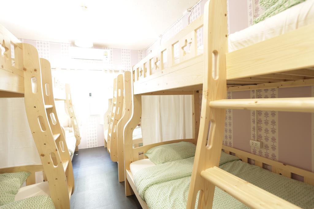 Tiger Lily Hostel Bangkok Rom bilde