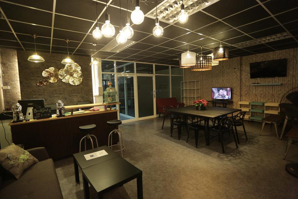 Tiger Lily Hostel Bangkok Eksteriør bilde