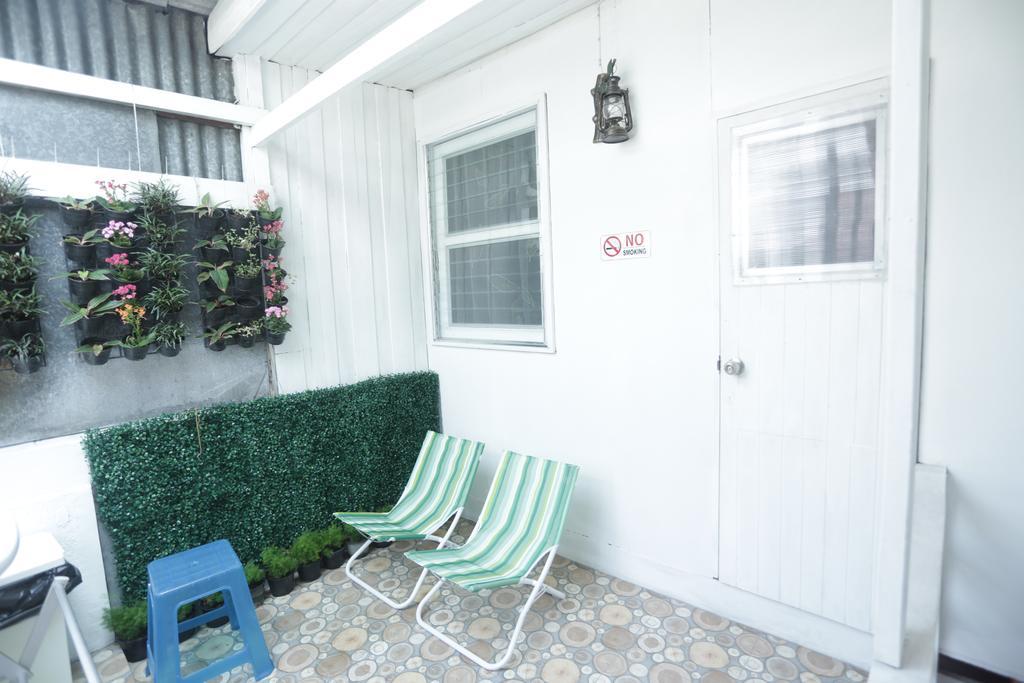Tiger Lily Hostel Bangkok Rom bilde